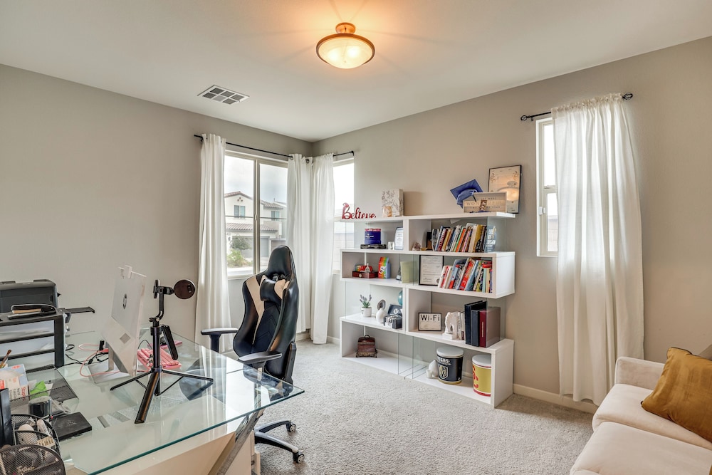 11 Mi to the Strip: Quiet Home in North Las Vegas