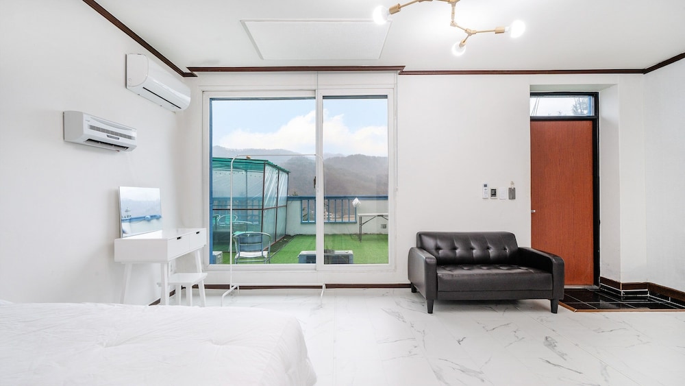 Chuncheon Dogandstay, Chuncheon - 12