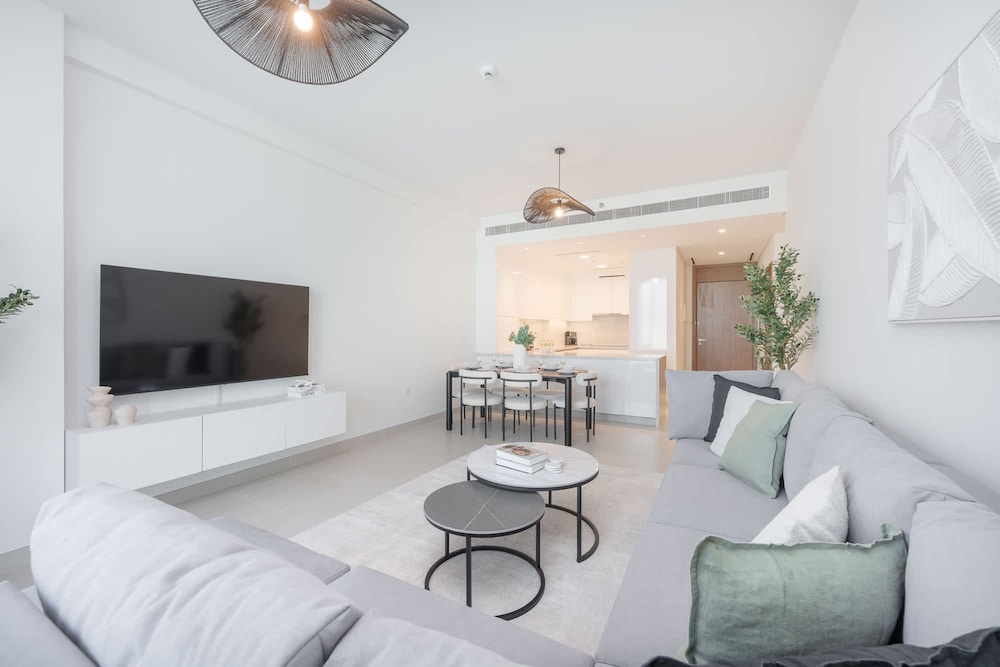 Elegant Relaxing 3-bedroom Apartment in Perfect Location at Canal Front 6