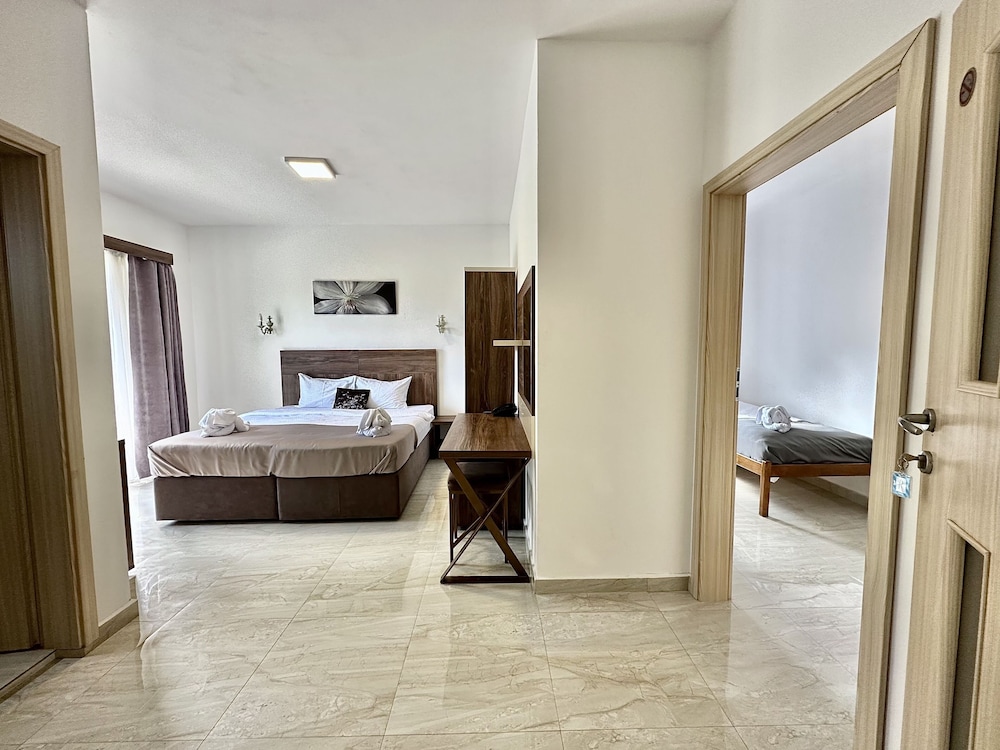 Guest House West Gate