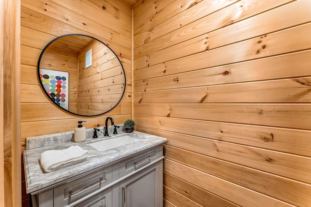 Grand Timber by Avantstay Indoor Pool Sauna Sports Court Game Room More