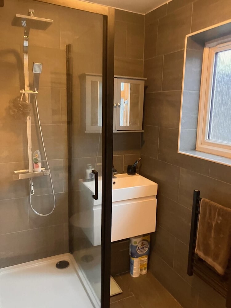 Spacious 1BD Flat - 4 Mins to Regent's Canal!