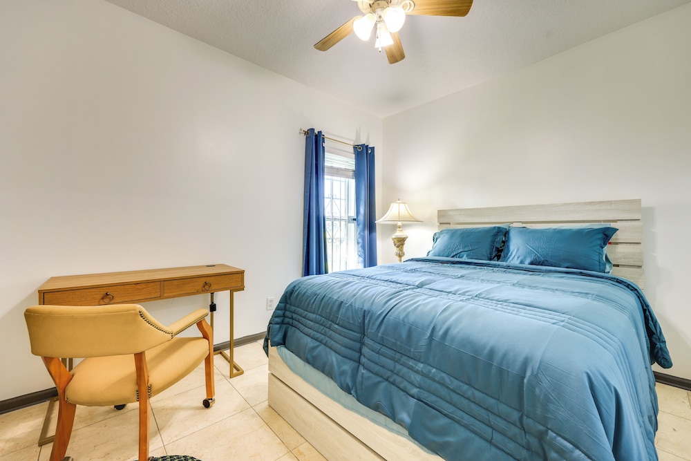 7 Mi to Dtwn Jacksonville: Riverfront Home w/ Deck