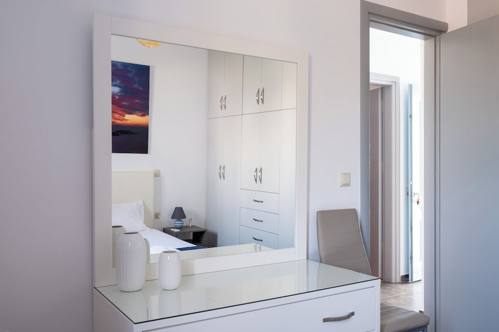 ADELPHI APARTMENTS