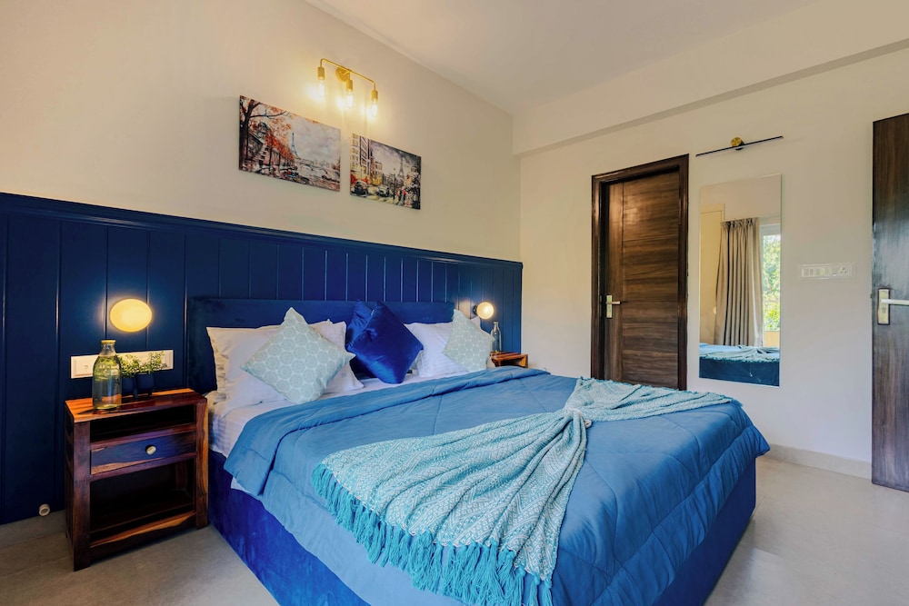 Alaya Stays Veera Marina 1BHK with Pool