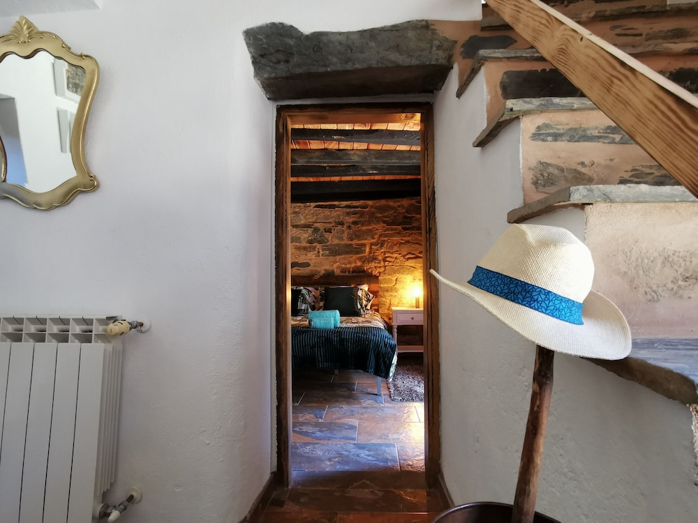 400 Year old 3-bedroom Farmhouse Central Portugal view 2