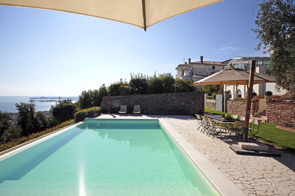 Villa Teodora in Toscolano-maderno view 4