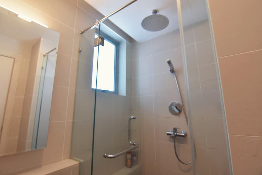 Pet Friendly, 3BR Apt KL, Bathtub & Parking