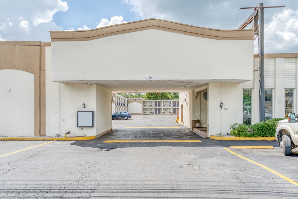OYO Hotel Alexandria LA - Hwy 165