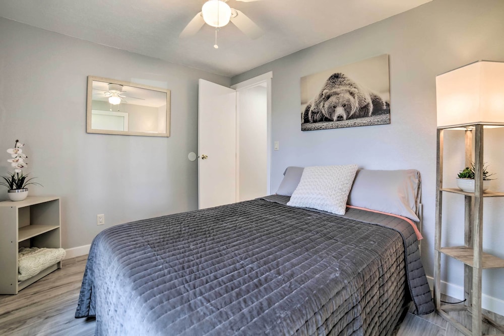 Cozy Ashton Abode w/ Yard - Near Park & Pool! view 5