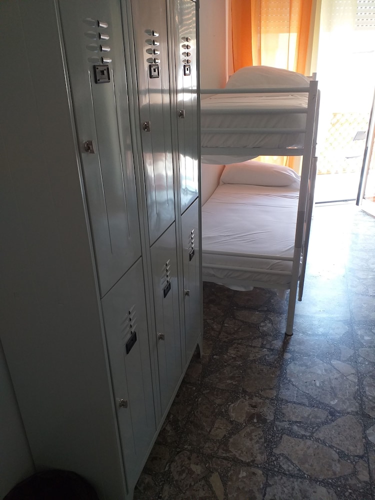 Hostel alexander