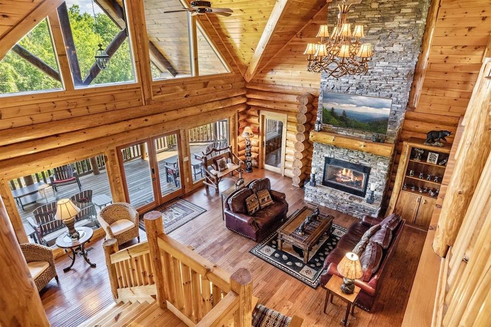 Paradise Point 4 Bedroom Cabin by RedAwning view 2