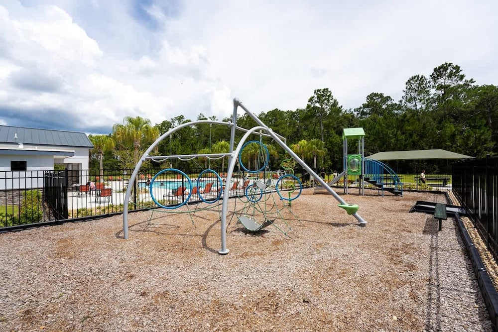 Beautiful Decor 2BR Apartment Near Disney