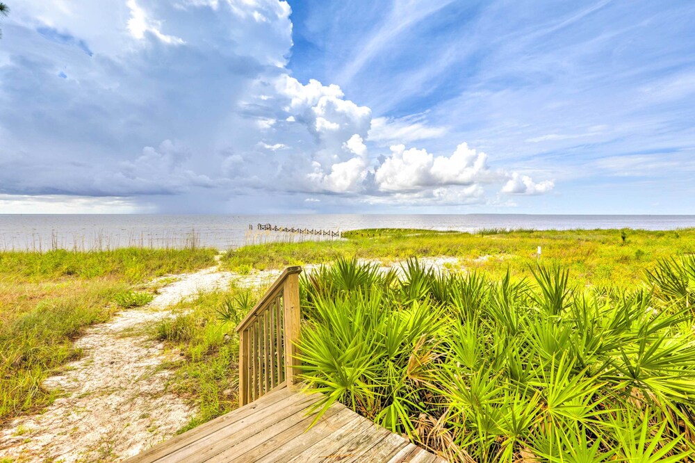 Ride to Shore: St Teresa Beach House w/ Bikes!