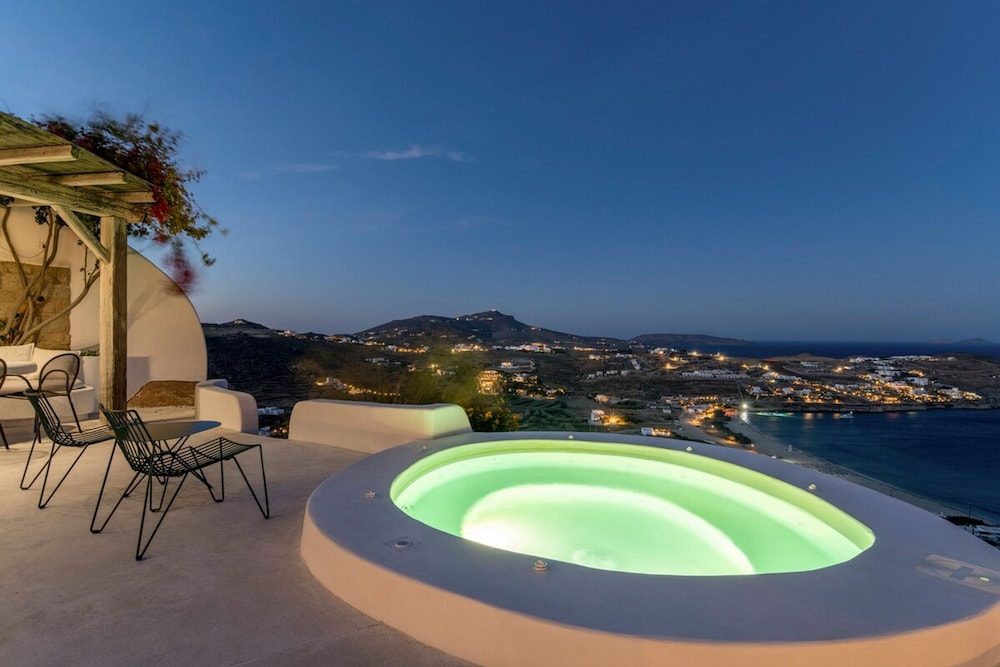 Luxury Villa With Stunning Views Above Kalo Livadi