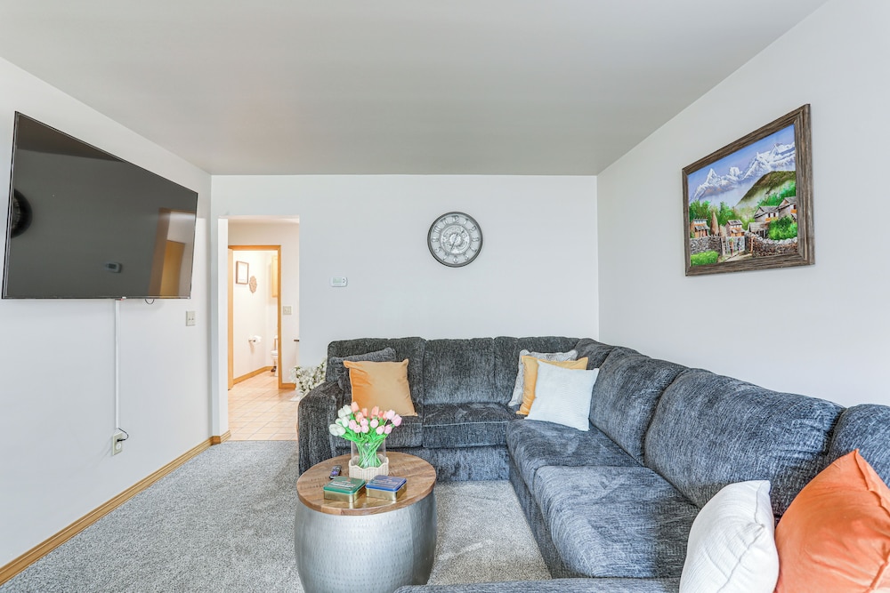 Townhome w/ Patio: 1 Mi to Clearfield Riverwalk