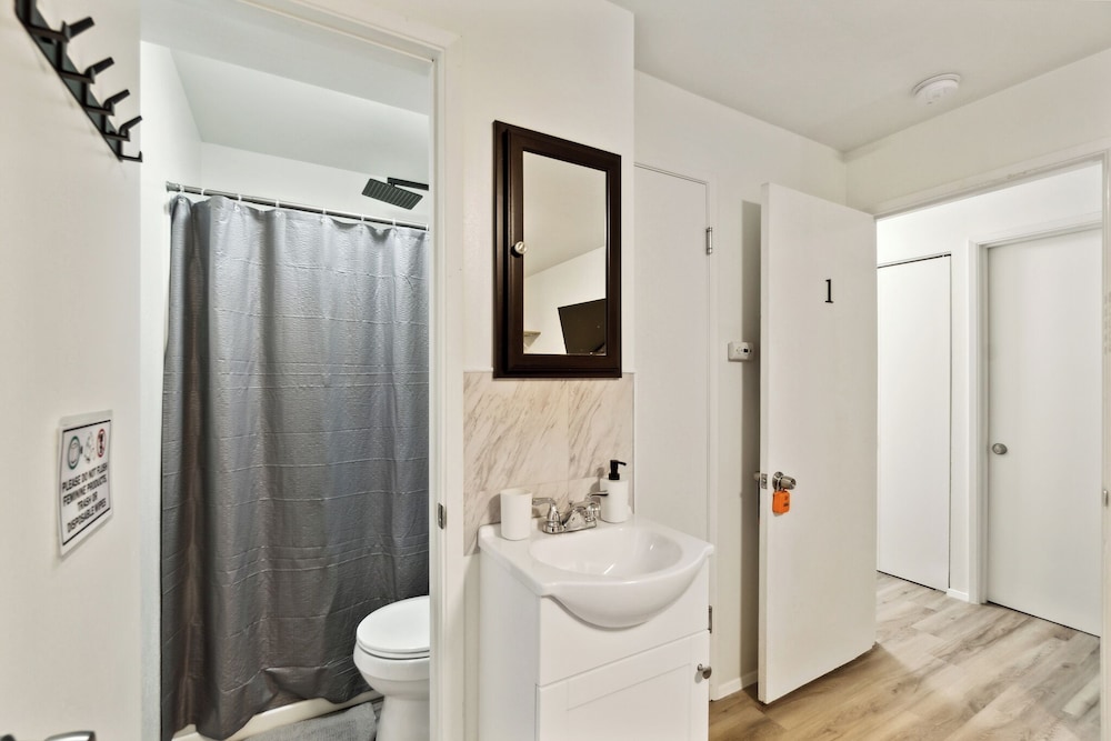 Central Bellevue Guesthouse, photo 56