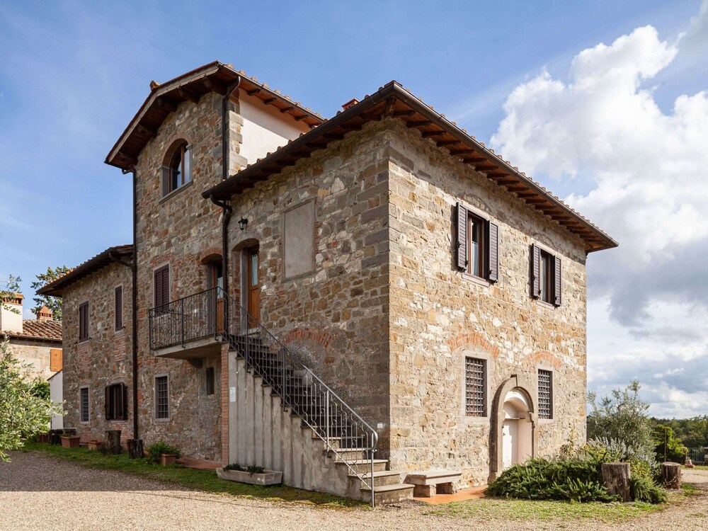 Rustic Getaway in Tuscan Hills view 5