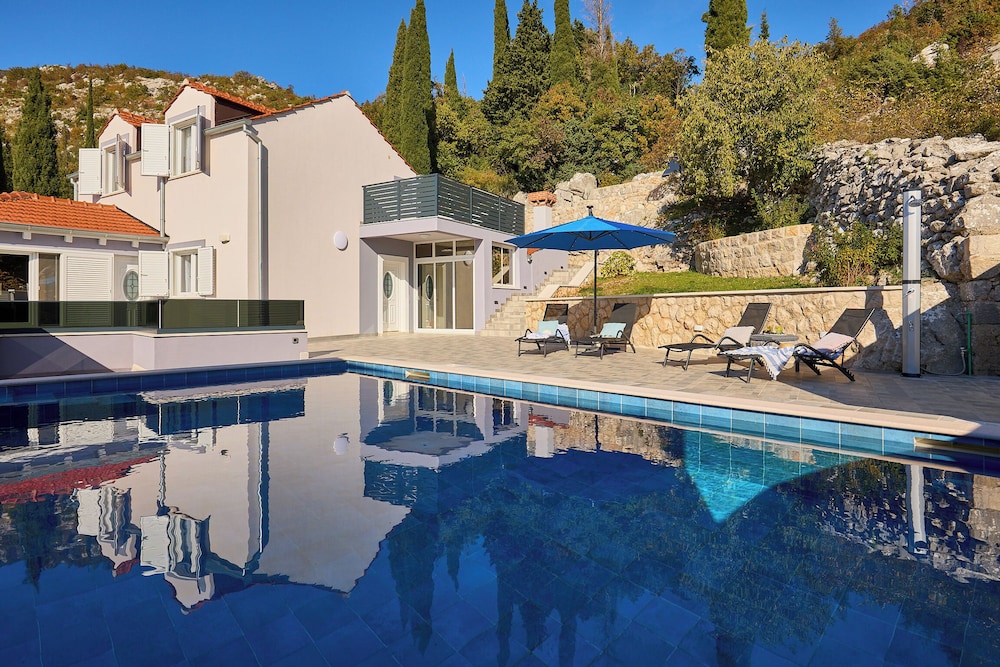 Hedera Estate, Villa Hedera XVI