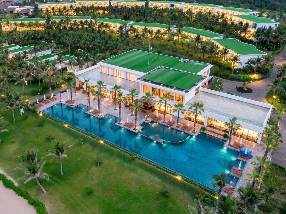 Selectum Noa Resort Cam Ranh 2