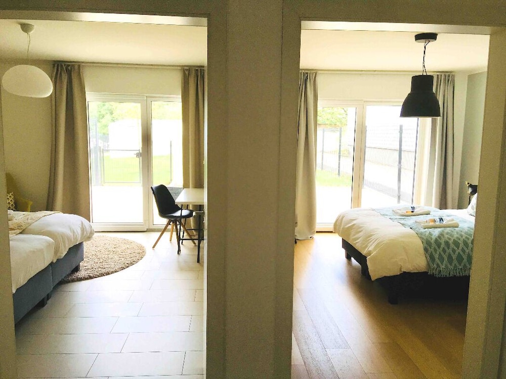 Large Retro Chic Flat 100m2 in City Center - Parking view 2