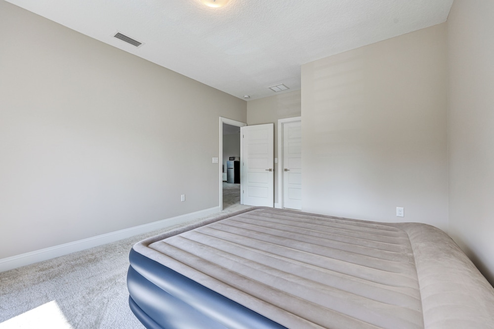< 20 Mi to JAX Beach + Game Days: Upscale Retreat