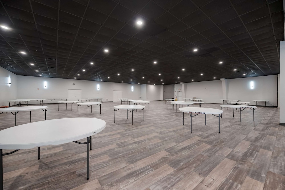 Marshall Vacations - Clarion Pointe Marshall - Property Image 8