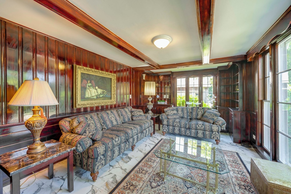 Near Lake Erie, Harbor & Parks: Conneaut Getaway!