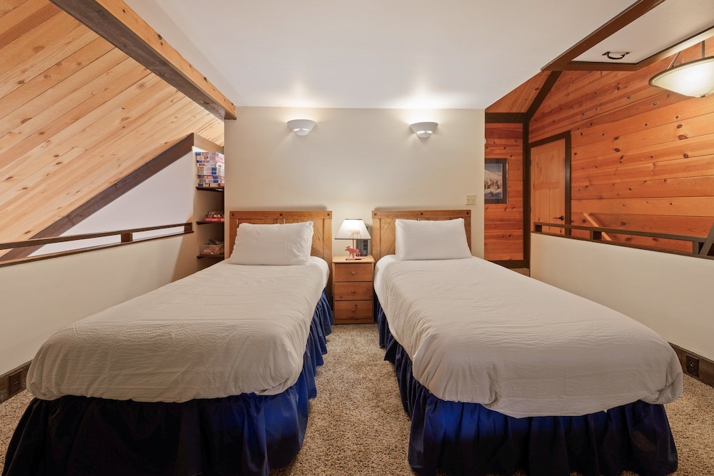 Pole House 10 2 Bedroom Cabin