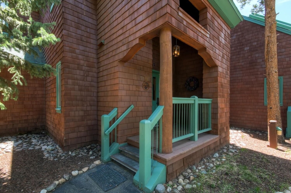 Hot Tub & Grilling Area: Keystone Townhome! view 4