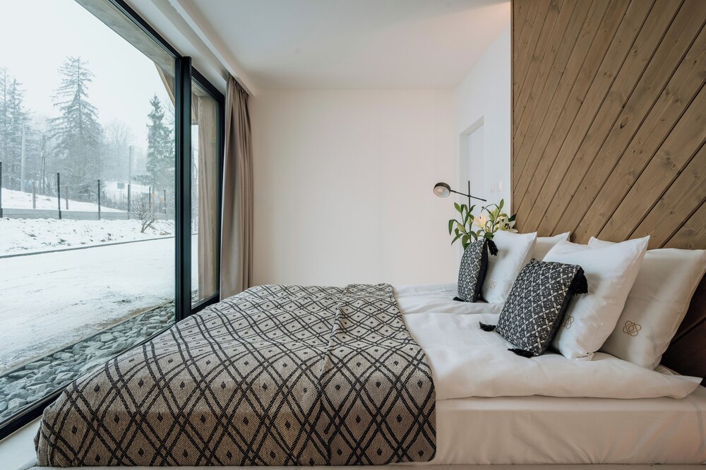 Crystal Pine Spa - LoftAffair Collection