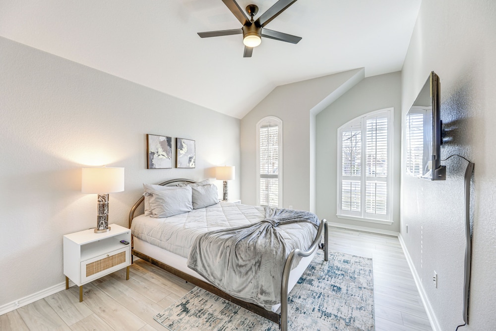 9 Mi to The Domain: Spacious Pflugerville Haven!