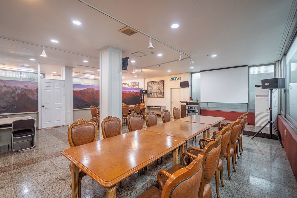 meeting & event spaces