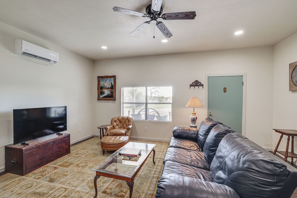 Walk to Historic Square: Jacksboro Home w/ Yard