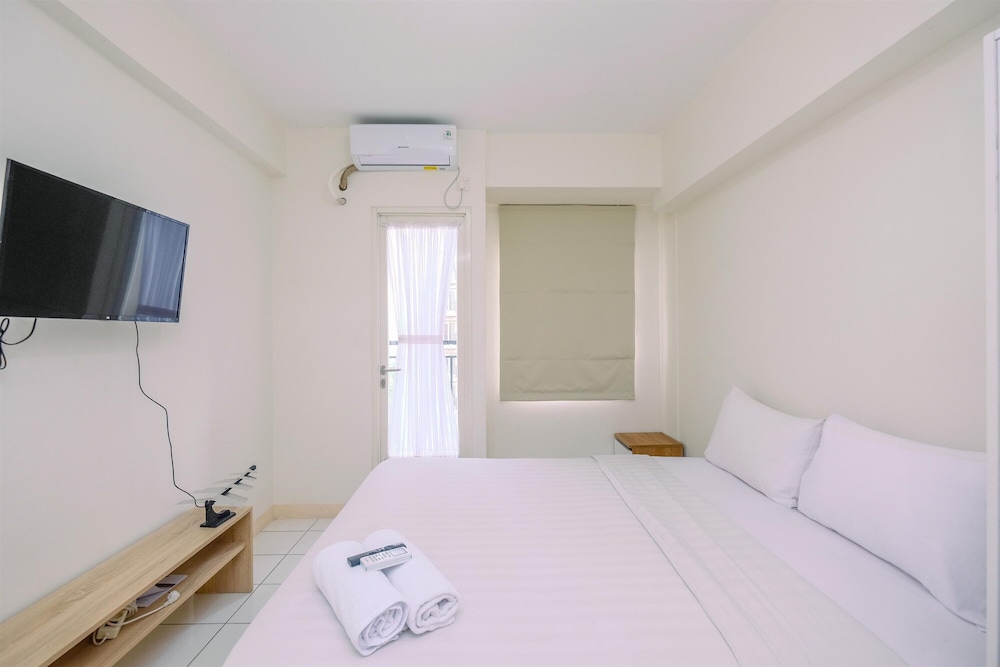 Enjoy Living at Studio Apartment Podomoro Golf View