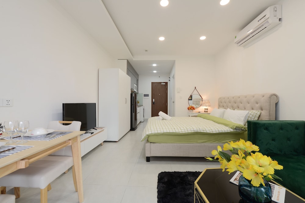 Jennifer House - Millenium Apartment