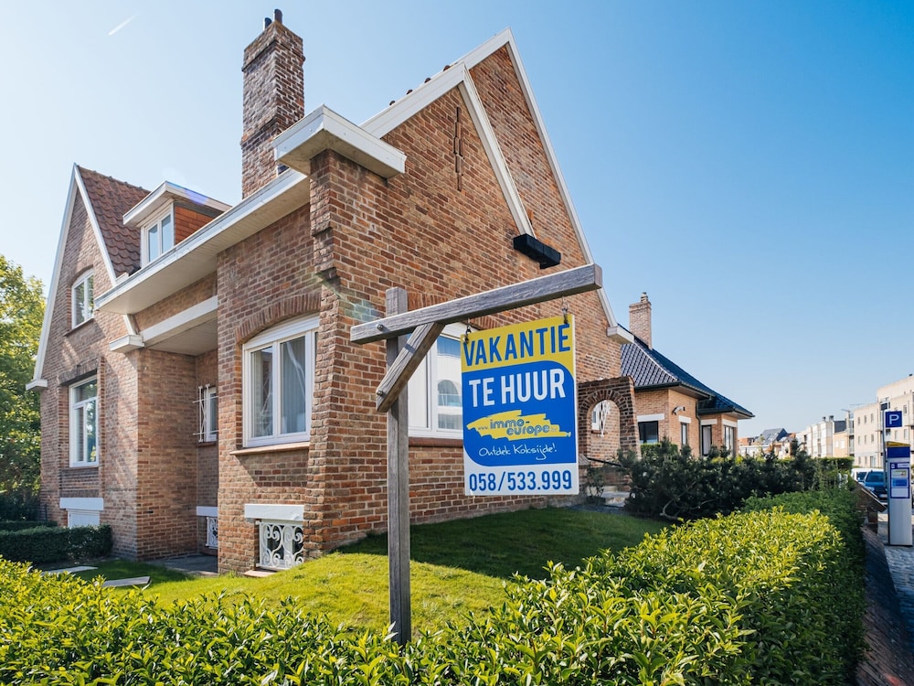 Villa in Koksijde With Sunny Garden