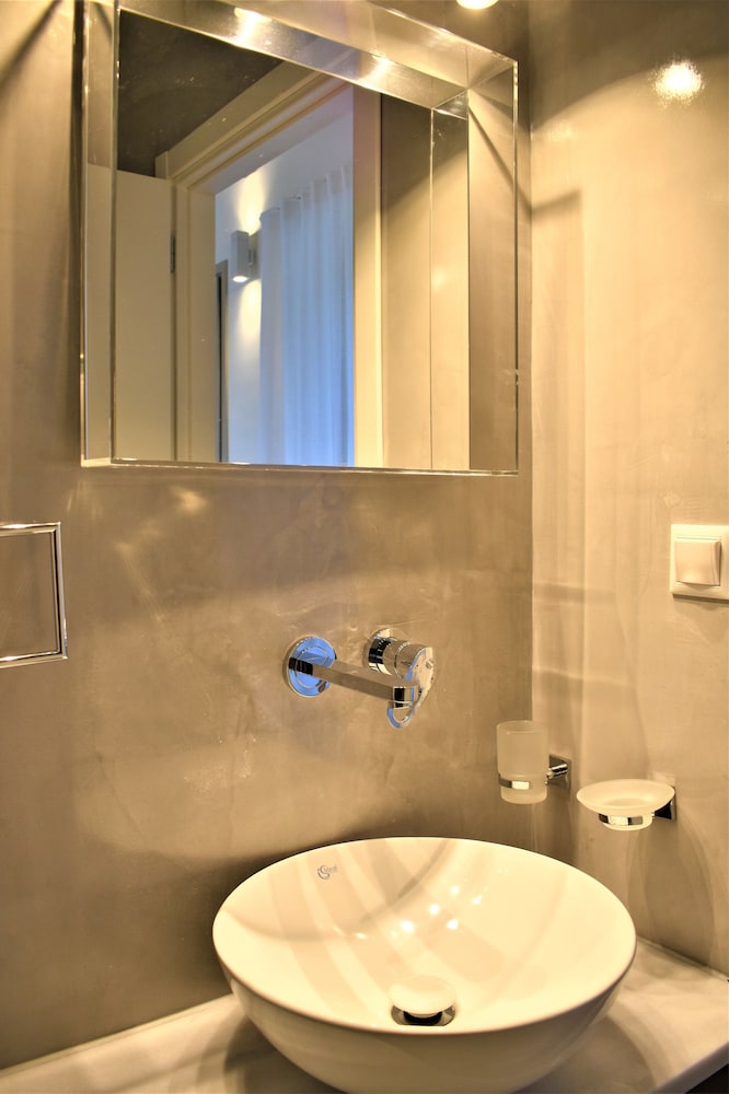 Acropolis Suites