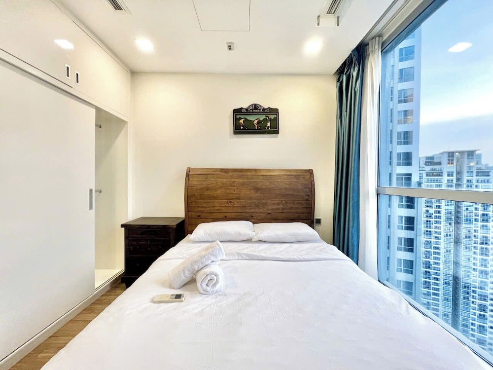 Apartment Landmark 81 by Urban Home