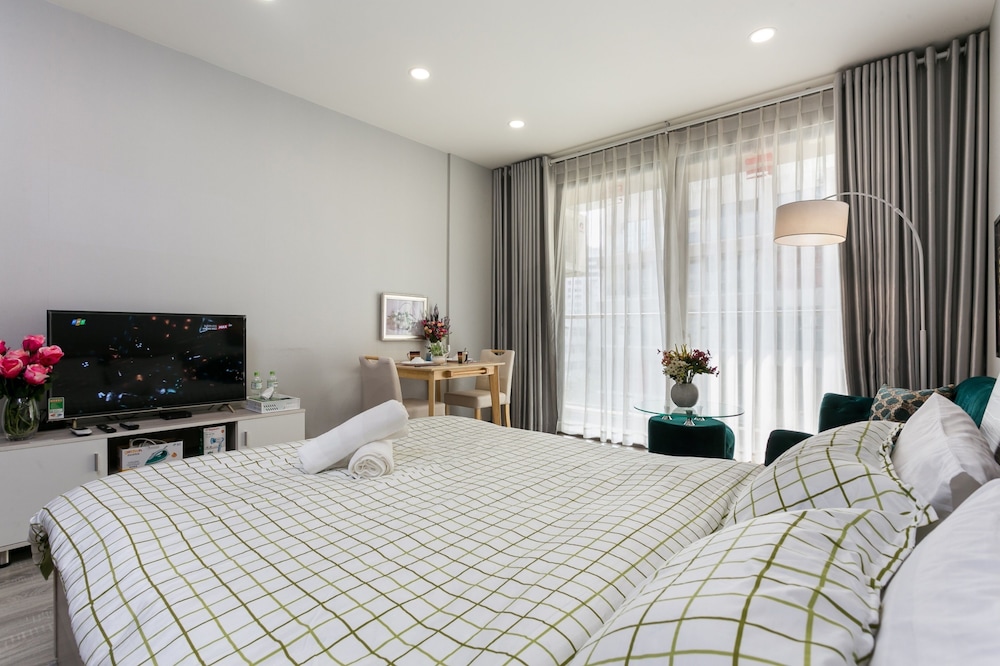 Jennifer House - Millenium Apartment