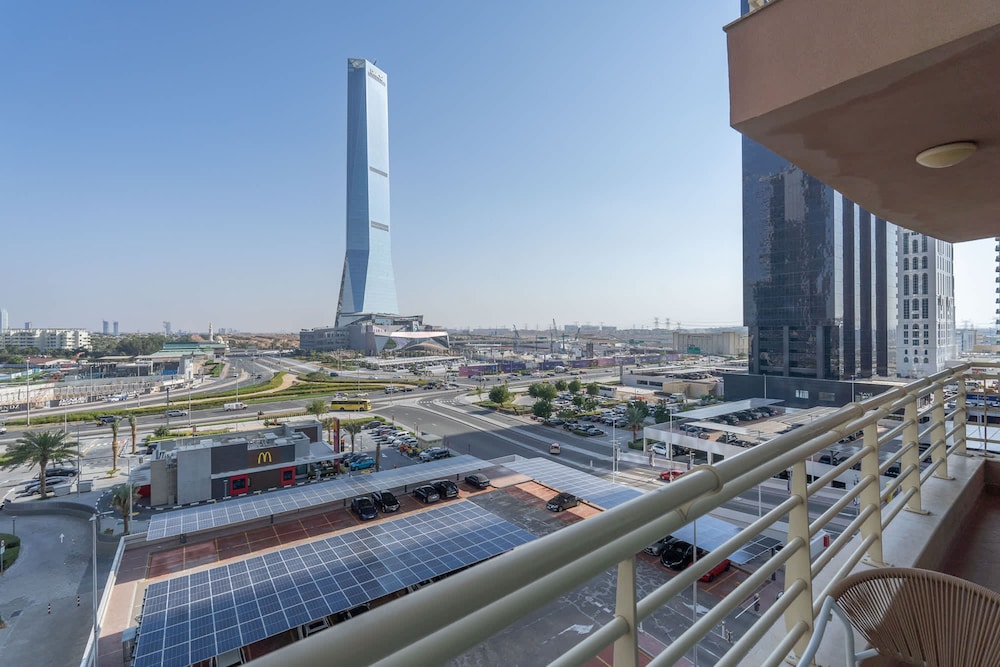 1 Bedroom Apartment With a City View and Sleeps 4
