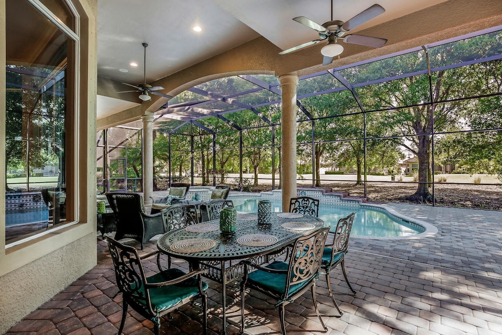 MAJ8978 4 Bedroom Holiday Home by Marco Naples Vacation Homes