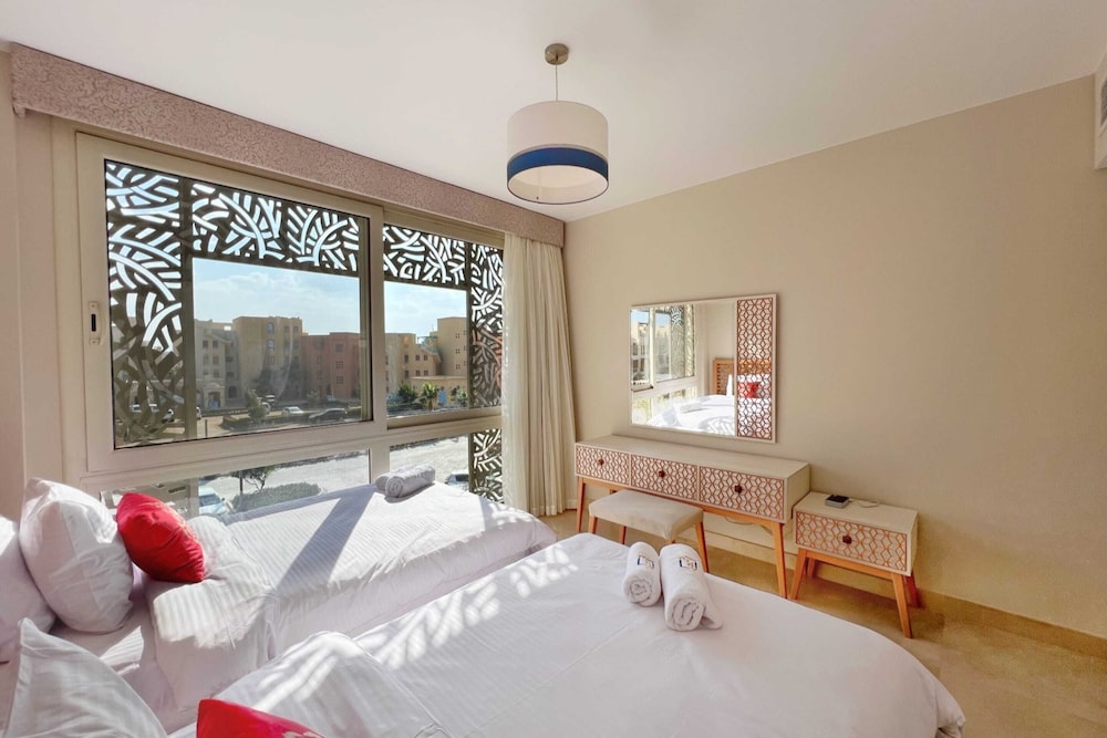 Xuru Stays I Homestyle 3BR Penthouse Pool & Beach View