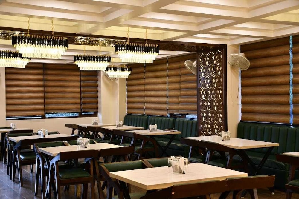 Hotel Leosh Lansdwone