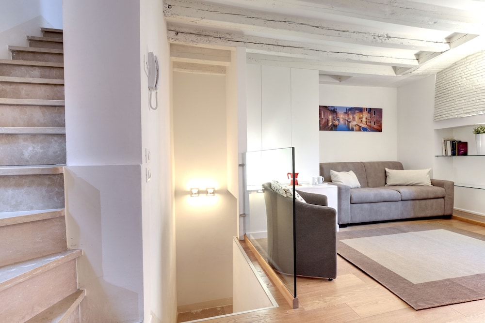 Pozzo Roverso en Venice — hotel room