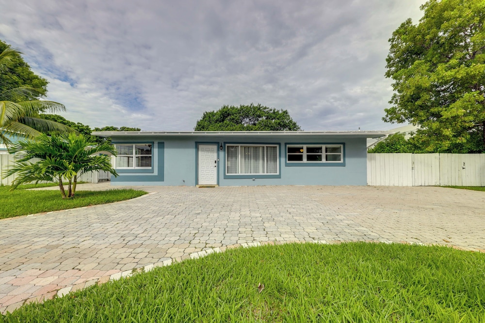 4 Mi to Ocean: Family Getaway in Pompano Beach!