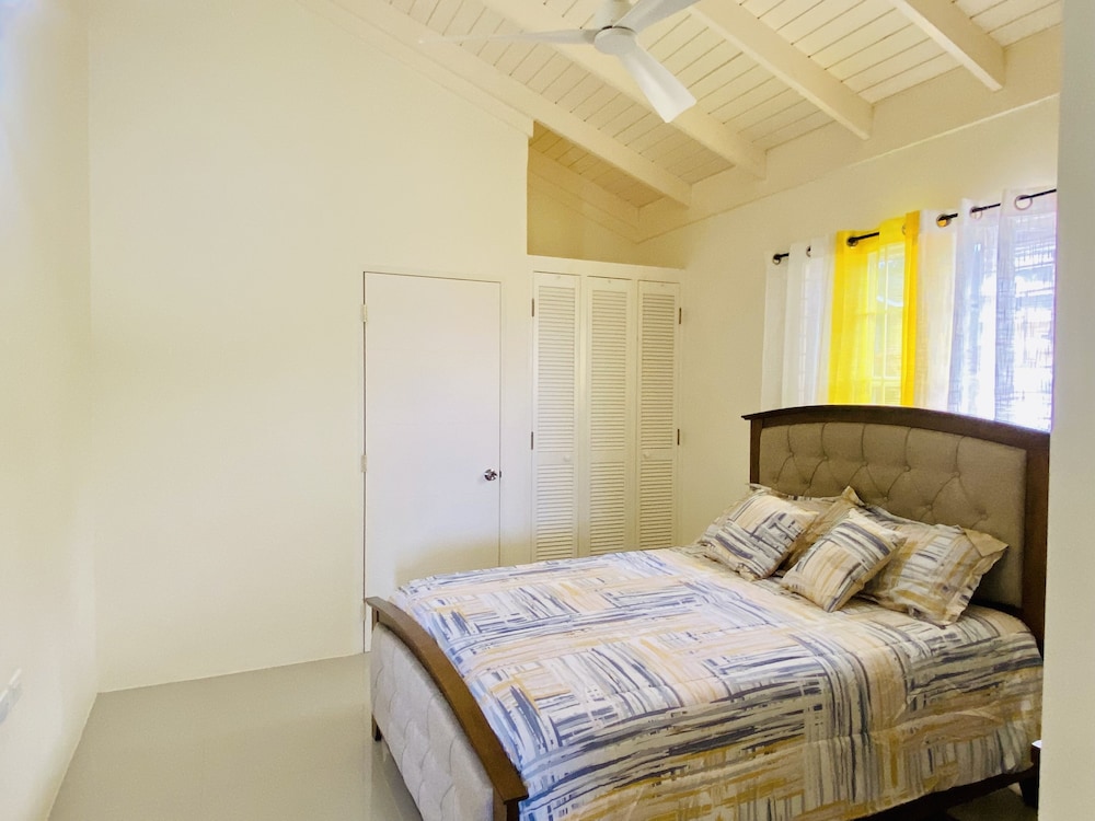Hotel Jhadano Villa 3BR Pool Shuttle 3 Mins to Beach - Image 1