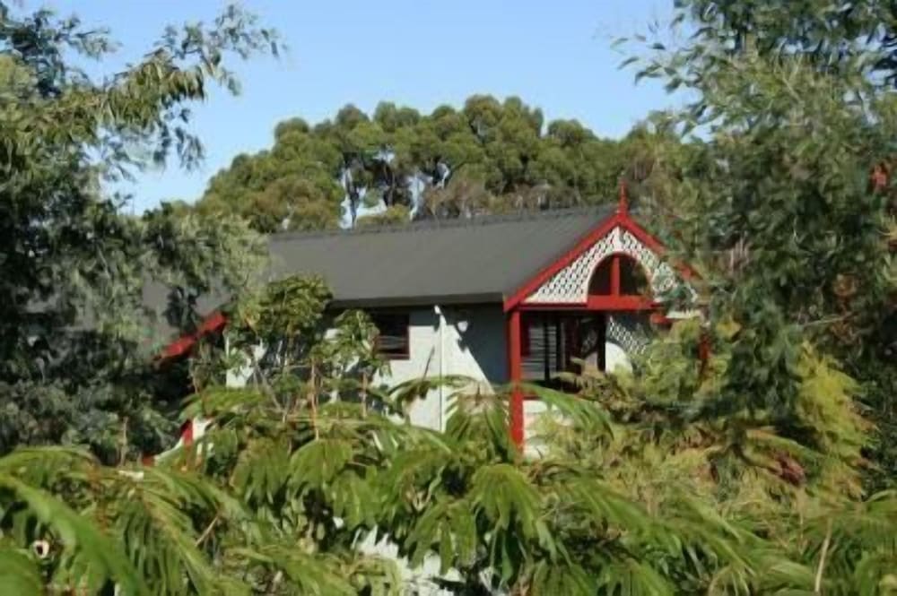 Smoke Lake Hot Springs Lodge and Camp