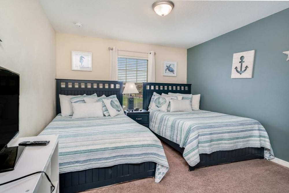 8944cuban 4 Bedroom Townhouse by RedAwning view 5