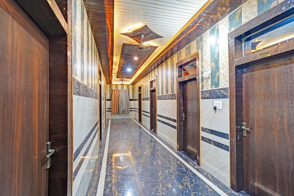 Fabhotel Radha Palace